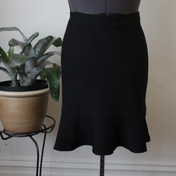 Reitmans Dresses & Skirts - Reitmans black waffle knit skirt with flounce (18)